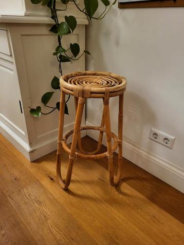 Rotan sierkruk/plantenkruk beschikbaar voor biedingen