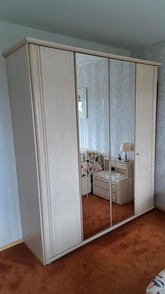 Linnenkast ,whitewash,4drs,2xmidden spiegel deur,2xldn blok., Huis en Inrichting, Kasten | Kledingkasten, Gebruikt, 200 cm of meer