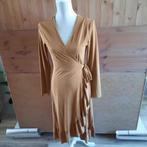 Prachtige middellange wikkel zomerjurk, kleur okergeel. Mt S, Kleding | Dames, Maat 38/40 (M), Geel, Ophalen of Verzenden, Onder de knie