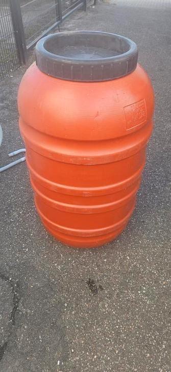 Mooie schone tonnen met afschroefbare deksel., Tuin en Terras, Regentonnen, Gebruikt, 150 liter of meer, Ophalen