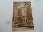 Delft 1910 Hoofdingang Oude Kerk met volk, Gelopen, Zuid-Holland, Ophalen of Verzenden, Voor 1920