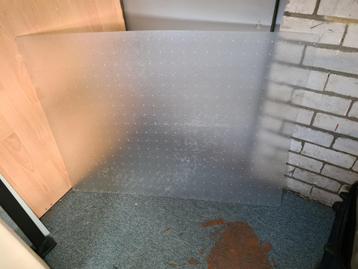 Vloerbeschermer / Bureaustoelmat voor tapijt (118x80 cm) beschikbaar voor biedingen