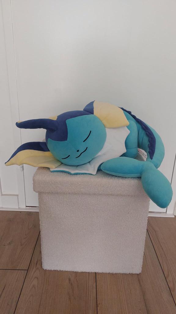 Sleeping slapende Vaporeon Pokemon center, Kinderen en Baby's, Speelgoed | Knuffels en Pluche, Ophalen of Verzenden