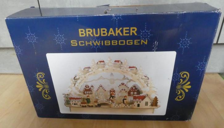 BRUBAKER Houten Lichtboog  kerstdorp + verlichting hand gesc, Diversen, Kerst, Zo goed als nieuw, Ophalen of Verzenden