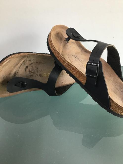 GRATIS VERZENDEN BIRKENSTOCK Zomerse zwarte slippers 39, Kleding | Dames, Schoenen, Zo goed als nieuw, Slippers, Zwart, Verzenden