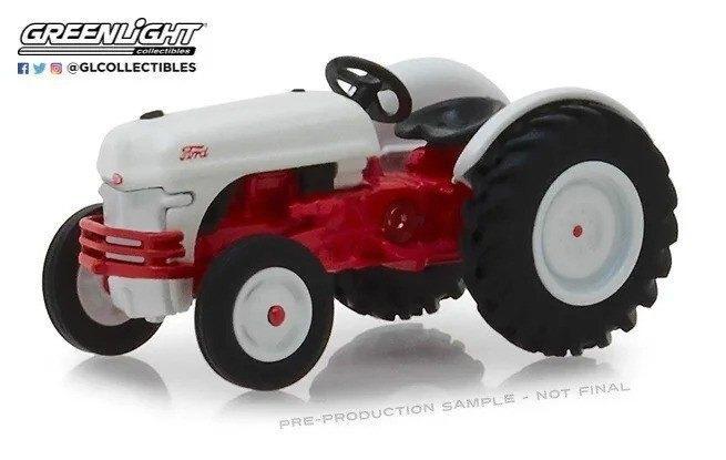 Ford 8N 1947 Wit/Rood, Hobby en Vrije tijd, Modelauto's | Overige schalen, Nieuw, Tractor of Landbouw, Ophalen of Verzenden