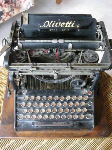 vintage typemachine beschikbaar voor biedingen