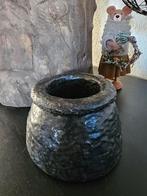 Oud zwart stenen pot, Huis en Inrichting, Ophalen, Zo goed als nieuw, Overige kleuren, Minder dan 50 cm