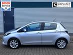 Toyota Yaris 1.5 Full Hybrid Dynamic Camera/Keyless/Navigati, 47 €/maand, Origineel Nederlands, Te koop, Zilver of Grijs