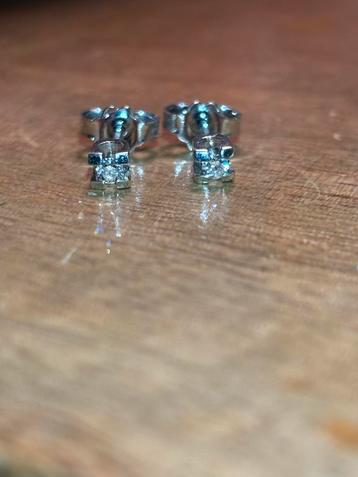14 karaat Gouden Oorbellen knopjes met Diamant 585 beschikbaar voor biedingen