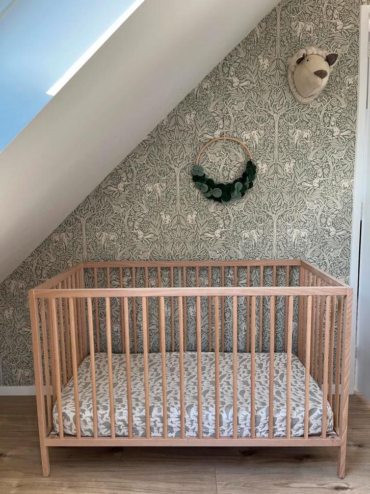 IKEA SNIGLAR Ledikant + HIMLAVALV Matras (Zo Goed Als Nieuw), Kinderen en Baby's, Babywiegjes en Ledikanten, Zo goed als nieuw