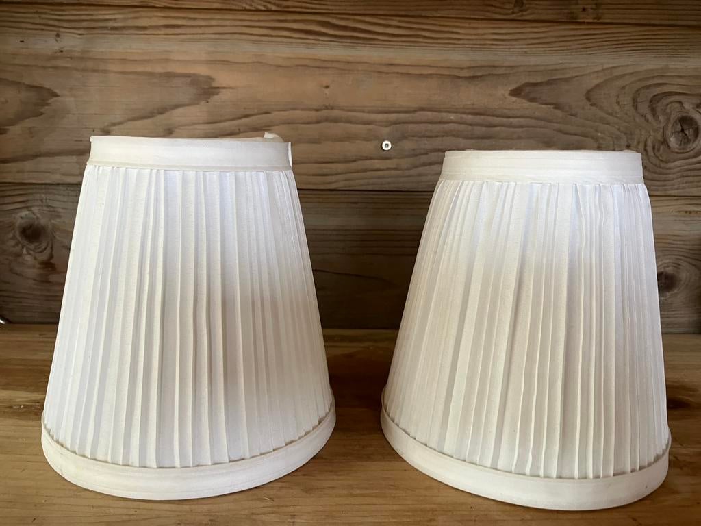 Twee mooie plissé lampenkapjes, Huis en Inrichting, Lampen | Lampenkappen, Ophalen of Verzenden, Gebruikt, Rond