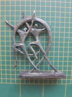 bronzen beeld twee mens figuren in cirkel  op voet., Antiek en Kunst, Antiek | Koper en Brons, Ophalen of Verzenden, Brons