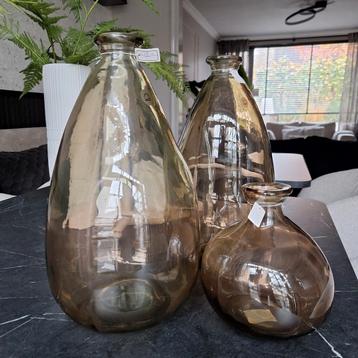 Mooie set van 3 bruine glazen vazen japandi chic  beschikbaar voor biedingen