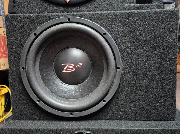 B2 12inch subwoofer in nieuwe gepoorte kist, Auto diversen, Autospeakers, Zo goed als nieuw, Ophalen