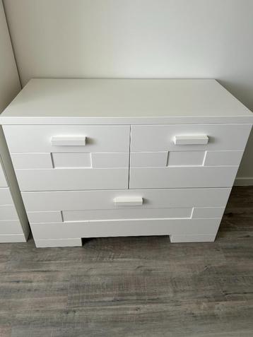 Mooie stijlvolle commode in goede staat zeer goede kwaliteit beschikbaar voor biedingen