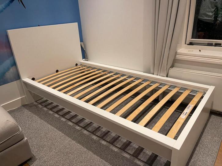 Eenpersoonsbed wit ikea malm nog erg mooi, Huis en Inrichting, Slaapkamer | Bedden, Gebruikt, Eenpersoons, 90 cm, 200 cm, Hout