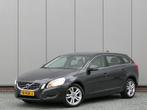 Volvo V60 T4 AUT Momentum Leer / Navi / Bluetooth / Parkeers, Auto's, Te koop, Zilver of Grijs, Benzine, Gebruikt