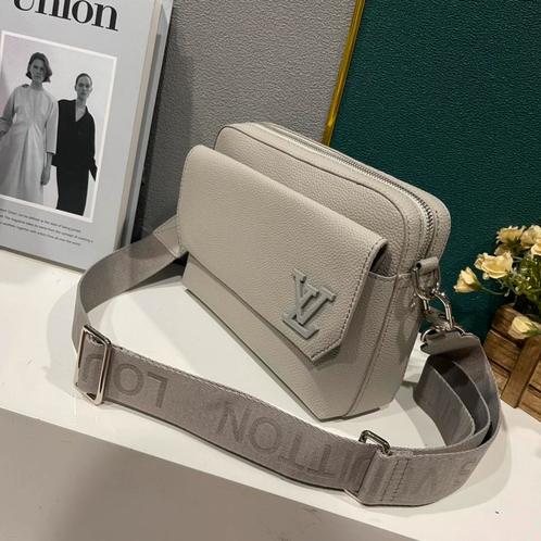 Louis vuitton heren tas, Sieraden, Tassen en Uiterlijk, Tassen | Schoudertassen, Zo goed als nieuw, Zwart, Ophalen of Verzenden
