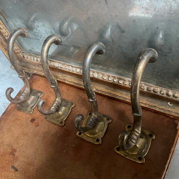 4 antieke haken / kapstok *tres belle* beschikbaar voor biedingen
