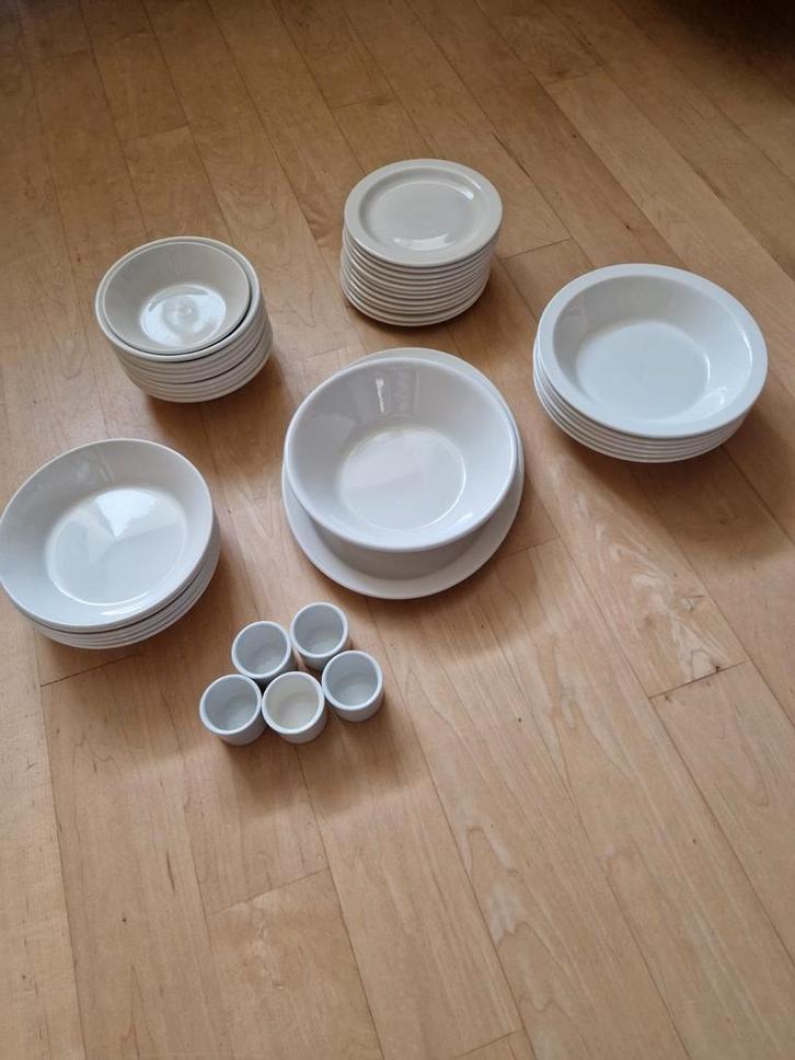 Midwinter Plain White Servies - Compleet!, Huis en Inrichting, Keuken | Servies, Gebruikt, Compleet servies, Effen, Aardewerk