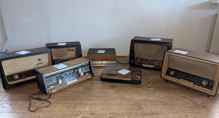Klassieke radio's en platenspelers jaren 40 - 50 - 60 - 70, Audio, Tv en Foto, Radio's, Gebruikt, Radio, Ophalen