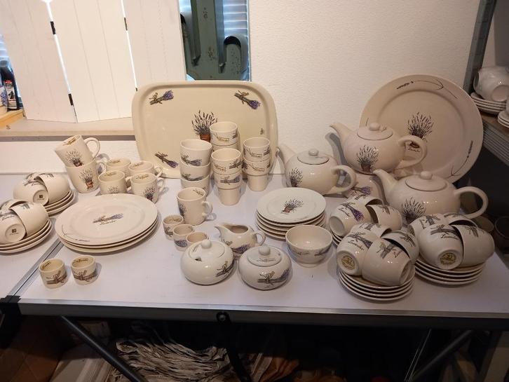Jet servies Lavender, Huis en Inrichting, Keuken | Servies, Zo goed als nieuw, Overige typen, Overige stijlen, Porselein, Ophalen of Verzenden