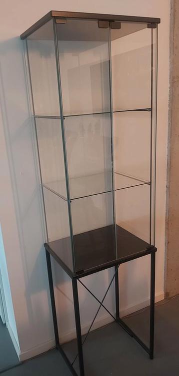 Vitrinekast (Nieuwstaat). beschikbaar voor biedingen