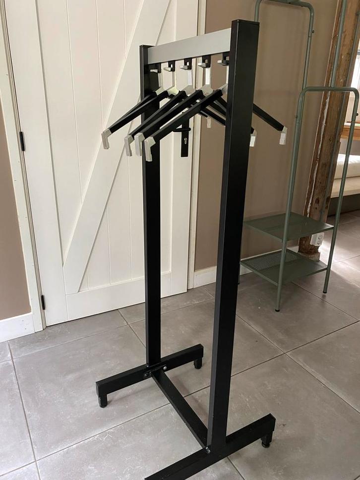 Stijlvolle zwarte staande kapstok, Huis en Inrichting, Woonaccessoires | Kapstokken, Gebruikt, Staande kapstok, 150 tot 200 cm