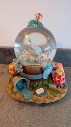 Disney snowglobe Dumbo Takes a Bubble Bath, Ophalen of Verzenden, Overige figuren, Gebruikt, Beeldje of Figuurtje
