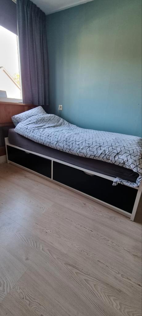 1 persoons bed ikea, Huis en Inrichting, Slaapkamer | Bedden, Zo goed als nieuw, Eenpersoons, 90 cm, 200 cm, Hout, Wit, Ophalen