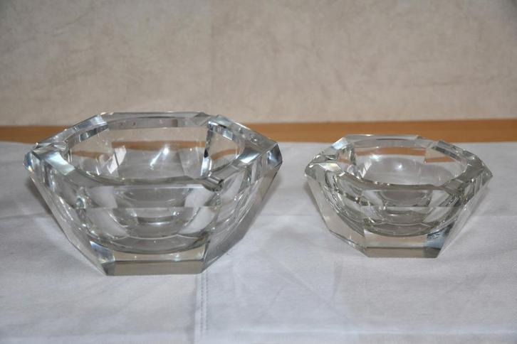 Twee gegoten kristallen asbakken, Antiek en Kunst, Antiek | Glas en Kristal, Ophalen of Verzenden