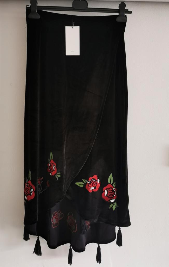 ZARA rok met borduursel en franjes mt. M, Kleding | Dames, Rokken, Nieuw, Maat 38/40 (M), Zwart, Onder de knie, Verzenden