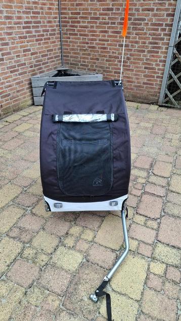 Honden fietskar beschikbaar voor biedingen