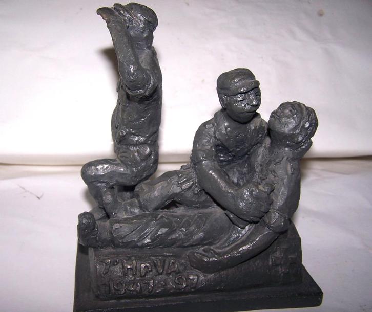Beeld Hp.V.A.oorlogsherinnering Pol.actie Ned. Indië. '47/97, Antiek en Kunst, Kunst | Beelden en Houtsnijwerken, Ophalen of Verzenden