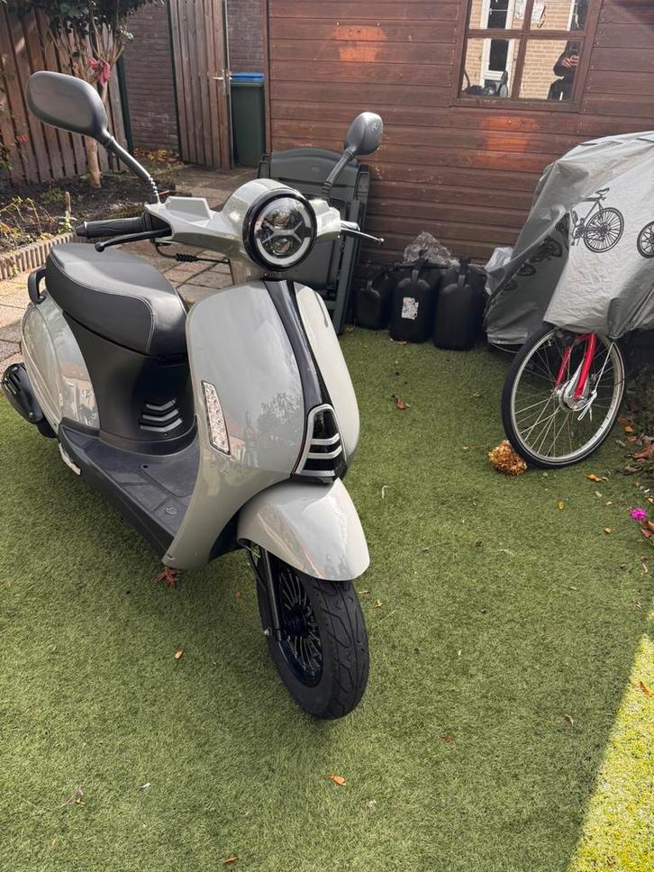 Berini New city 2021, Fietsen en Brommers, Snorfietsen en Snorscooters, Zo goed als nieuw, Overige merken, Benzine, Ophalen