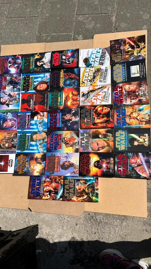Starwars 32 boeken, Boeken, Science fiction, Zo goed als nieuw, Ophalen of Verzenden