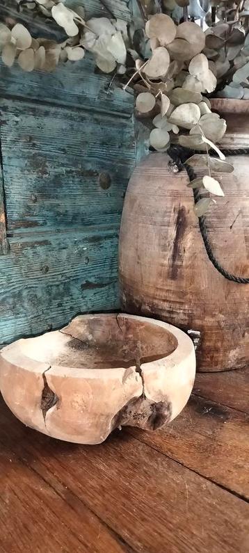 Mooie brocante verweerde houten schaal beschikbaar voor biedingen