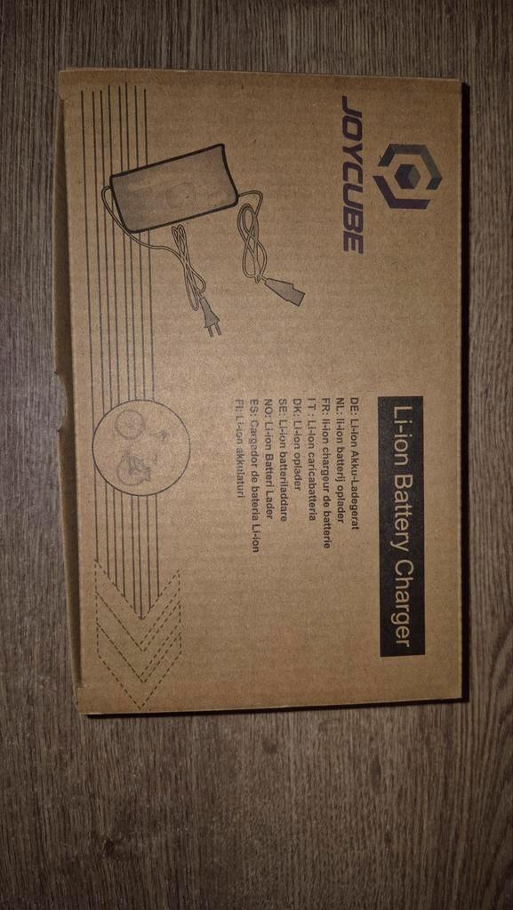 Stella Fiets Accu Lader - Li-ion, Fietsen en Brommers, Fietsaccessoires | Fietsaccu's, Nieuw, Ophalen of Verzenden