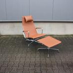 Lounge chair EA 124 + EA 125 hocker van Vitra ( cognac), Gebruikt, Leer, 75 tot 100 cm, Betreft 2e hands Vitra