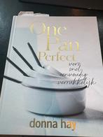 One Pan Perfect - Donna Hay Kookboek, Voorgerechten en Soepen, Ophalen of Verzenden, Zo goed als nieuw, Gezond koken