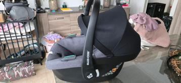Diverse baby spullen zie je er wat tussen stuur een mail beschikbaar voor biedingen