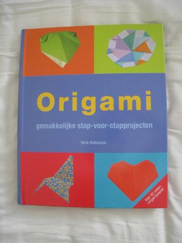 Origami + 30 vellen origami papier beschikbaar voor biedingen