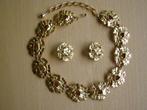 VINTAGE TRIFARI SET HALSKETTING EN OORCLIPS VERGULD BLOEMEN, Overige materialen, Verstelbaar, Ophalen of Verzenden, Zo goed als nieuw