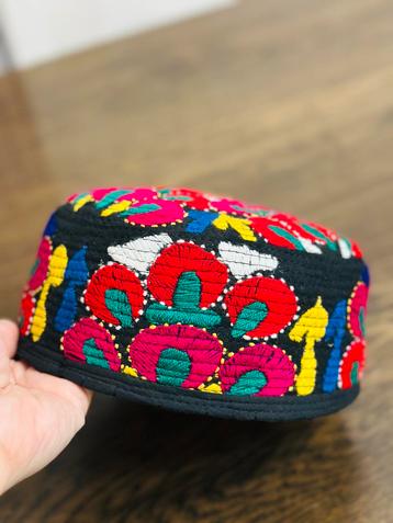 Afghaanse Mannenhoed - Traditioneel Borduurwerk beschikbaar voor biedingen