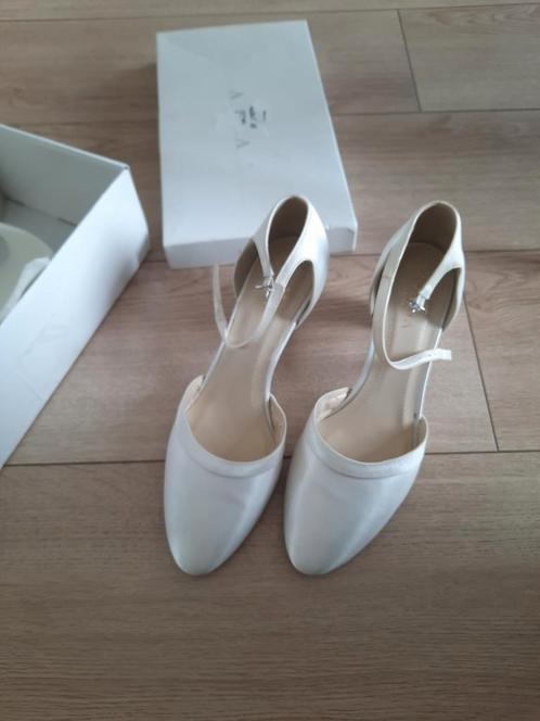 Trouwschoen bruidsschoen Avalia model Emma, Kleding | Dames, Trouwkleding en Trouwaccessoires, Gedragen, Accessoires, Ophalen of Verzenden