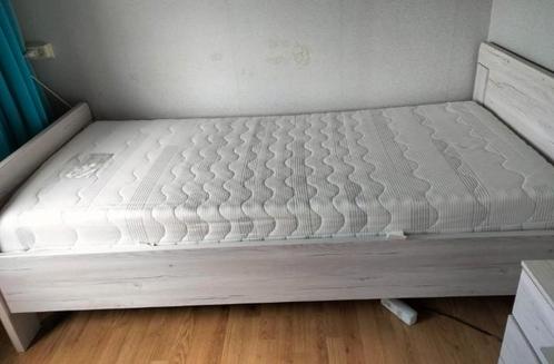 Eenpersoons bed, Huis en Inrichting, Slaapkamer | Bedden, Zo goed als nieuw, Eenpersoons, 90 cm, 200 cm, Hout, Wit, Ophalen
