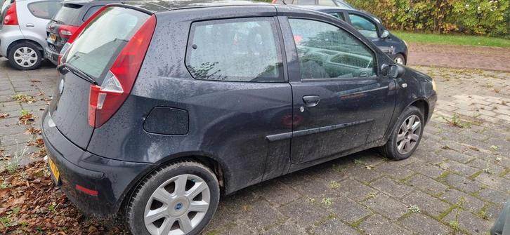 Fiat Punto 1.2 3DR 2004 Zwart Airco 140dkm apk febr 2026, Auto's, Fiat, Bedrijf, Punto, Airconditioning, Centrale vergrendeling