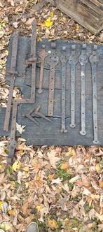 Antieke gesmede deurscharnieren, Ophalen