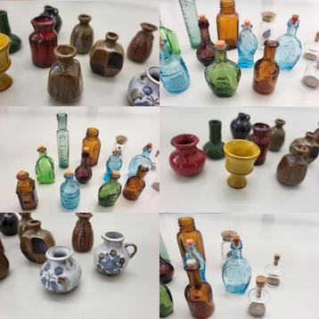 Miniatuur retro vintage 13x flesjes en 11x vaasjes beschikbaar voor biedingen